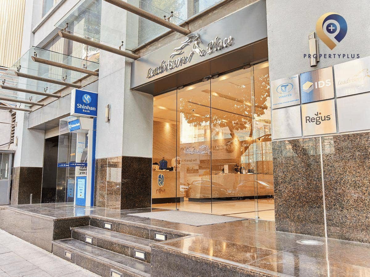 Mặt tiền tòa nhà Leadvisors Place với biển tên rõ ràng và thiết kế hiện đại - hình ảnh từ Property Plus
